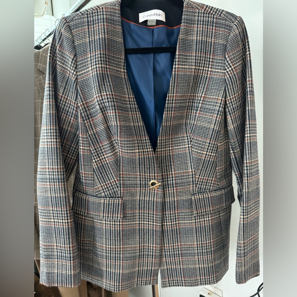 Calvin Klein houndstooth suit set - Red, Blue & Brown with gold detailing size 4
